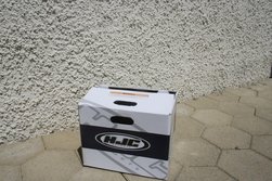 Schicker Pappkarton: HJC Helmets